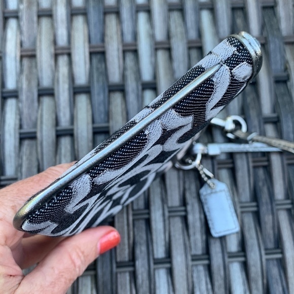 NWOT COACH ‘Julia Op Art’ Wristlet - Black/Gunmetal Gray/Silver - Picture 10 of 14